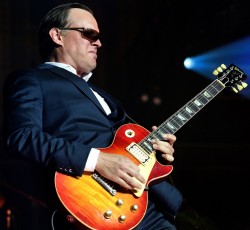 Πρώτο κομμάτι του Joe Bonamassa με τους Sleep Eazys 
