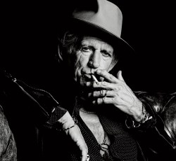 Ο Keith Richards «κόβει» το κάπνισμα…