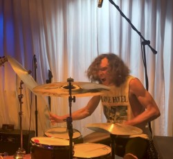 Οι γιοι του Ulrich διασκευάζουν εξαιρετικά το "Eleanor Rigby" των Beatles (video) 