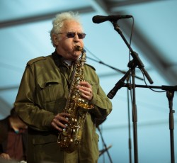 Πέθανε ο θρυλικός σαξοφωνίστας της jazz, Lee Konitz 