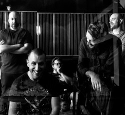 Πρώτη μετάδοση: Νέο τραγούδι από τους Lesser Glow 