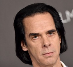 "Cosmic Dancer": O Nick Cave διασκευάζει Marc Bolan  