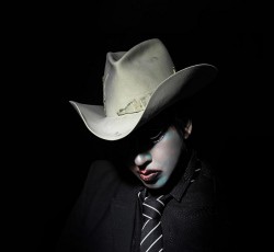 O Marilyn Manson αποκαλύπτει τον νέο του δίσκο