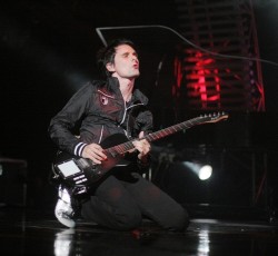 Ακούστε το νέο σόλο κομμάτι του Matt Bellamy των Muse  