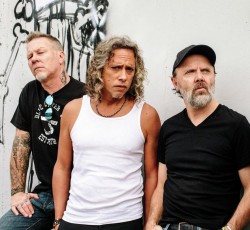 Οι Metallica συγχαίρουν την ποδοσφαιρική ομάδα της Μπάγερν Μονάχου