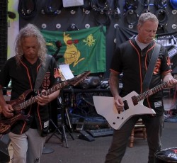 Οι Metallica παίζουν τον εθνικό ύμνο των H.Π.Α. σε αγώνα των San Francisco Giants