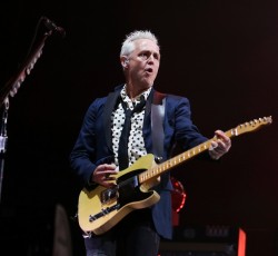 O Mike McCready των Pearl Jam επιδοκιμάζει το μποϊκοτάζ αθλητών στις Η.Π.Α. ως ένδειξη διαμαρτυρίας 