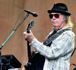 Ο Neil Young δημοσιοποιεί λεπτομέρειες για το "Archives Volume 2: 1972-1976"  