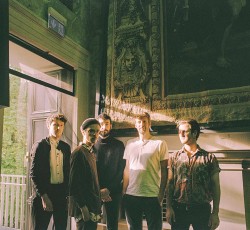 Νέο video από τους Oakhands 