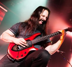 John Petrucci: «Η συνεργασία μου με τον Portnoy δεν σημαίνει κάτι παραπάνω» 