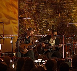 Queens Of The Stone Age: Μετάδοση ακυκλοφόρητης συναυλίας ανήμερα της συμπλήρωσης πέντε χρόνων από την επίθεση στο Bataclan 