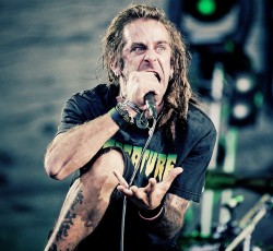O frontman των Lamb Of God κατανοεί τις αντιρατσιστικές διαδηλώσεις 