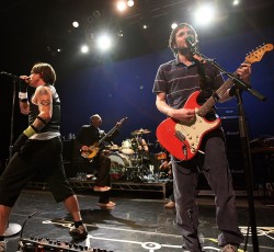 John Frusciante: «Γράφουμε νέα μουσική με τους Red Hot Chili Peppers» 