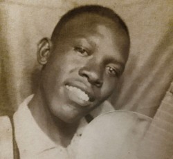 Νέα φωτογραφία του Robert Johnson στο φως της δημοσιότητας 