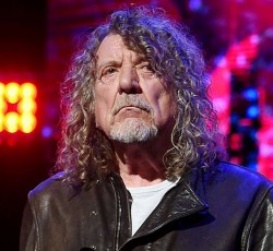 Συλλογή ετοιμάζει ο Robert Plant