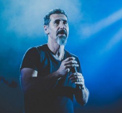 Ο Serj Tankian ανακοινώνει σόλο άλμπουμ με μουσική που είχε γράψει για τους System Οf Α Down