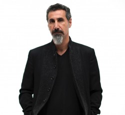 O Serj Tankian καταδικάζει τις εχθροπραξίες ανάμεσα σε Αρμενία και Αζερμπαϊτζάν 