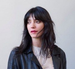 Δείτε τη Sharon Van Etten να διασκευάζει το "Hurt" των Nine Inch Nails 