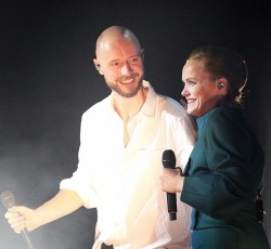 O Sivert Hoyem «μοιράζεται» μια ιδιαίτερη εκτέλεση του "Prisoner Of The Road" 