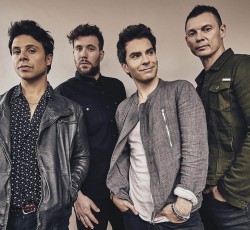 Οι Stereophonics γεμίζουν γήπεδα εν μέσω πανδημίας 