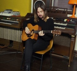 Οι Tame Impala δημοσιεύουν μια ακουστική εκτέλεση του "On Track"