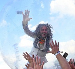 Συναυλίες σε φούσκα σχεδιάζουν οι Flaming Lips 