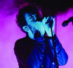 Ο Theodore διασκευάζει το "Lucy In The Sky With Diamonds" 