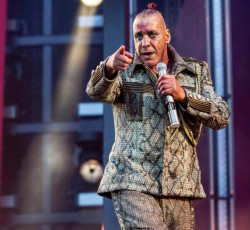 Ο Till Lindemann νοσηλεύεται με πνευμονία