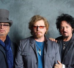 Επιστρέφουν οι Toto 