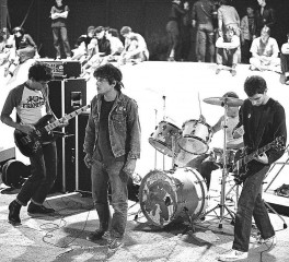 Επετειακή επανέκδοση από τους Circle Jerks για τα 40 χρόνια του "Group Sex" 