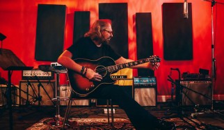 Νέος δίσκος από τον Barry Gibb (Bee Gees) με πληθώρα καλεσμένων