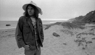O Neil Young δίνει στη δημοσιότητα το περίφημο άλμπουμ του "Homegrown"