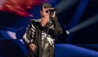 Klaus Meine: «Οι φήμες για τη CIA και το "Wind Of Change" δείχνουν πόσο δυνατή είναι η μουσική»