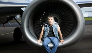 Ο Bruce Dickinson γίνεται… πιλότος της RAF