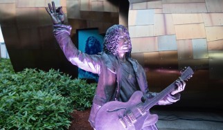 Βανδαλισμός του αγάλματος του Chris Cornell στο Seattle