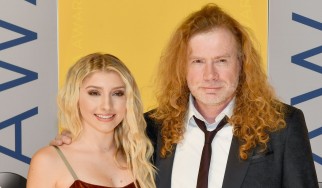 H κόρη του Dave Mustaine στην σκηνή των Megadeth 