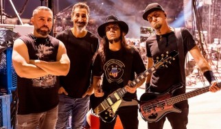 John Dolmayan: «Η μπάντα μου είναι και θα παραμείνει ηλίθια»