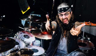Ο Mike Portnoy διασκευάζει Ramones