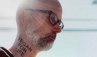 Νέο κομμάτι από τον Moby. Μια συνεργασία με τον D.H Peligro των Dead Kennedys