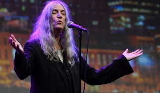Η Patti Smith διασκευάζει το "After The Gold Rush" του Neil Young