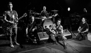 «Οι Pearl Jam ξεκίνησαν με αγάπη για την μουσική και την κοινωνική δικαιοσύνη»