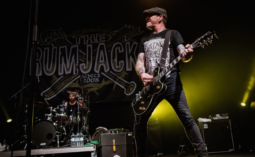 Νέος τραγουδιστής για τους Rumjacks Εκτός λόγω κακής συμπεριφοράς ο