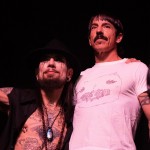 Anthony Kiedis και Dave Navarro διασκευάζουν Lou Reed