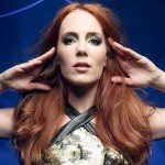 Simone Simons: «Υπάρχει περισσότερη πίεση στις γυναίκες να δείχνουν όμορφες»