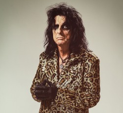 Alice Cooper: «Θα ήθελα να τραγουδήσω στους Foo Fighters»