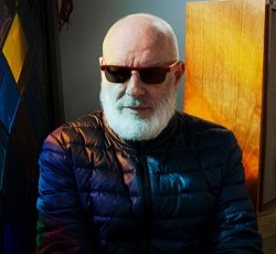 O Brian Eno εκκινεί διαδικτυακό ραδιοφωνικό σταθμό με ακυκλοφόρητη μουσική 