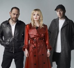Οι Chvrches καταρρίπτουν τo στερεότυπo του «καλού κοριτσιού» 