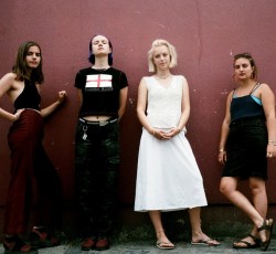 Νέο single από τις Goat Girl 