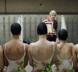 O Jason Sudeikis «προπονεί» τους Foo Fighters σε νέο video 