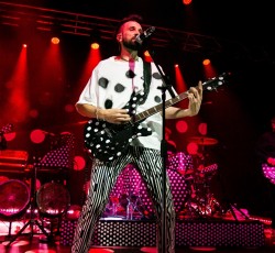 Πρώτο single έπειτα από την αποχώρηση του Tom Meighan από τους Kasabian 